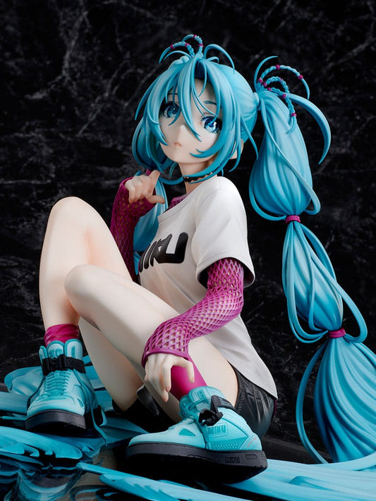 Hatsune Miku - Miku, 1/4 Scale Statue Yoneyama Mai The Latest Street Style "Cute" Limited Edition 17 cm