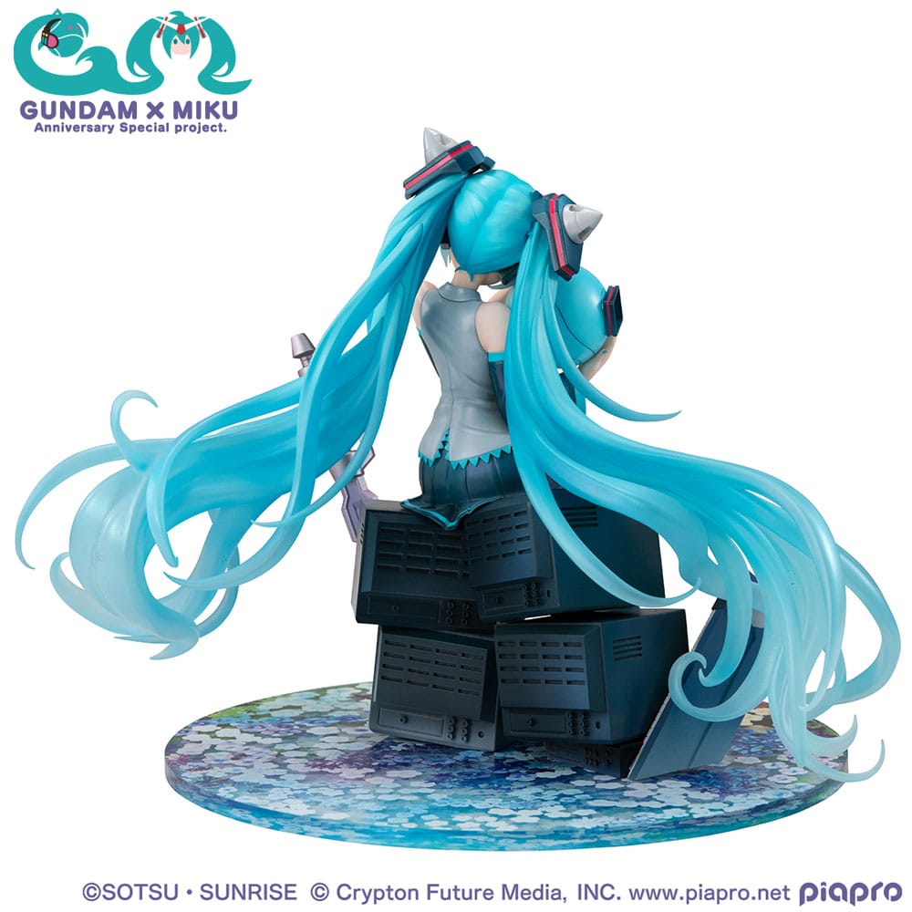 Mobile Suit Gundam x Hatsune Miku - Hatsune Miku, x OO GundamLucrea PVC Statue 45th Anniversary 17 cm