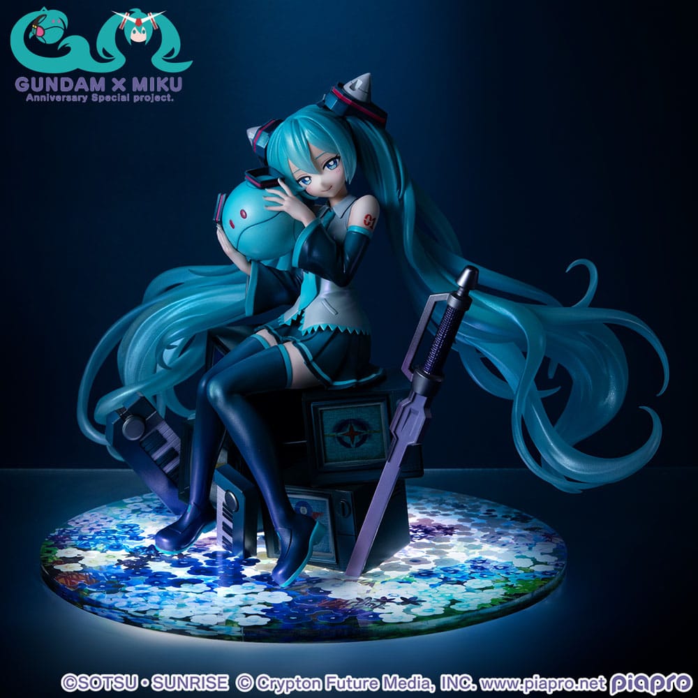Mobile Suit Gundam x Hatsune Miku - Hatsune Miku, x OO GundamLucrea PVC Statue 45th Anniversary 17 cm