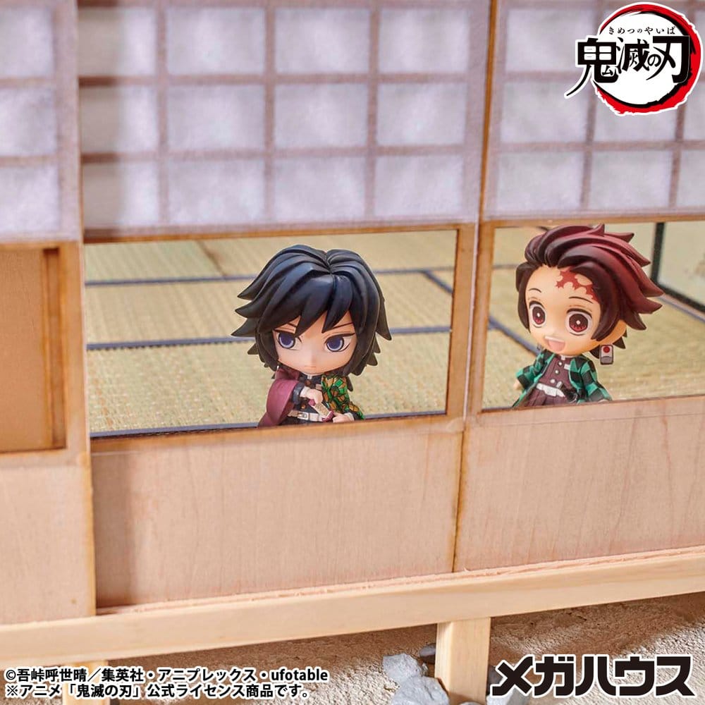 Demon Slayer - 1 Blinx Box, Tanjiro & Friends Kimetsu no Yaiba Collectible Figures 5 cm Assortment
