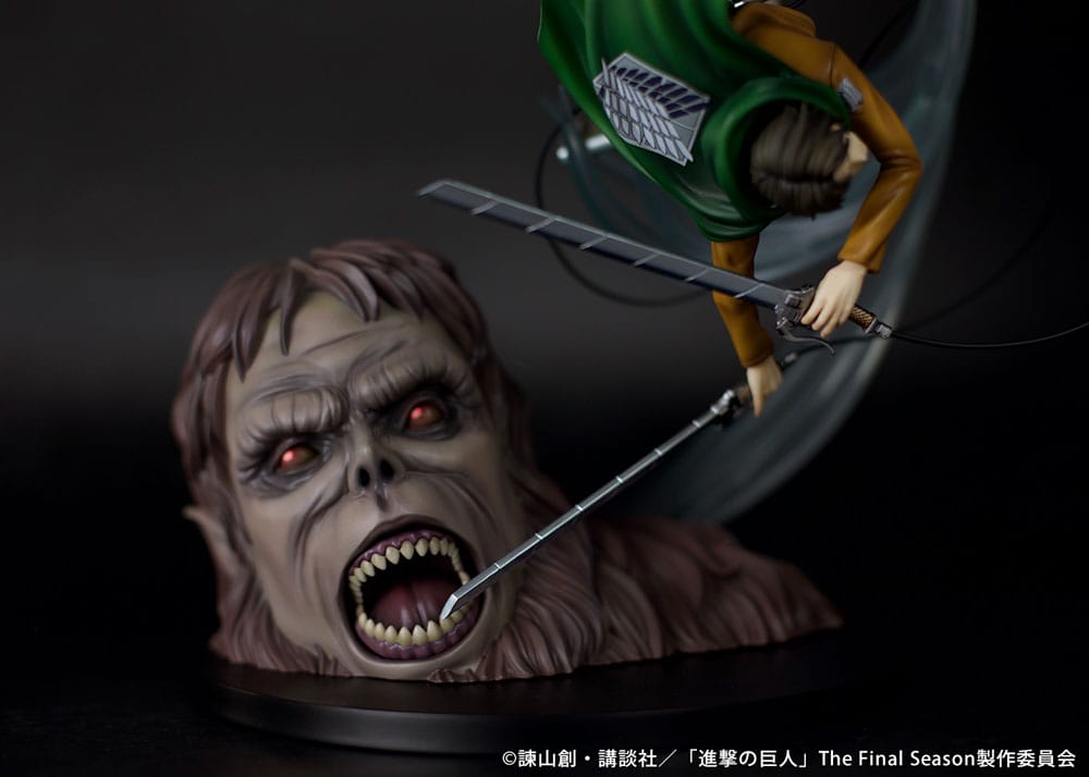 Attack on Titan -  Levi vs Beast Titan PVC Statue 1/7 Ver. 28 cm