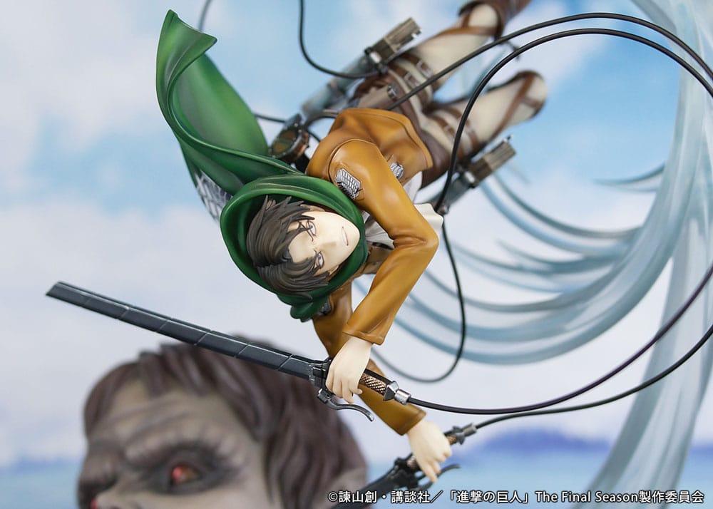 Attack on Titan -  Levi vs Beast Titan PVC Statue 1/7 Ver. 28 cm